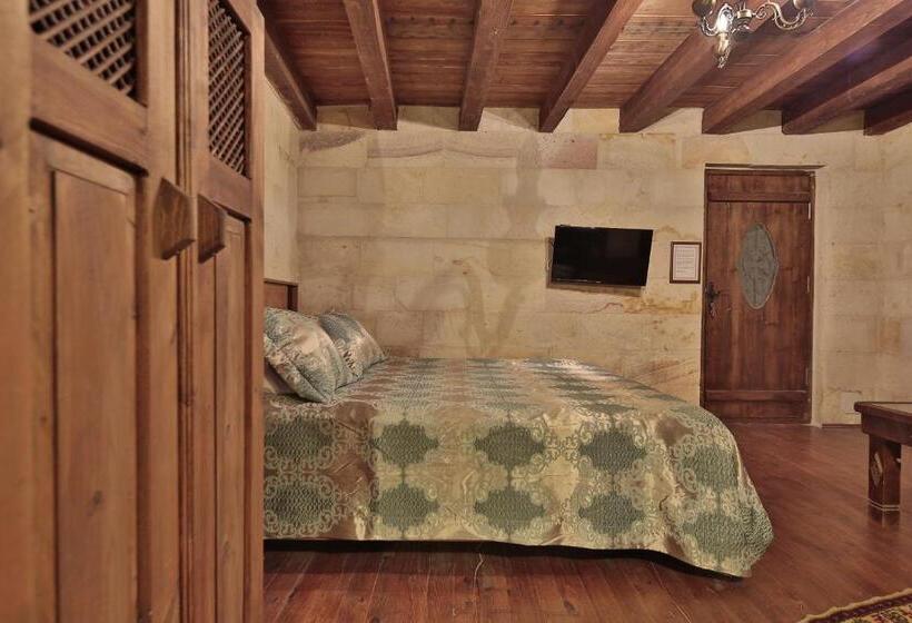 غرفة قياسية مزوَّدة بشُرفة, Shoestring Cave House