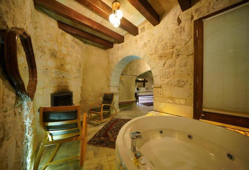 جناح مزوَّد بشرفة, Shoestring Cave House