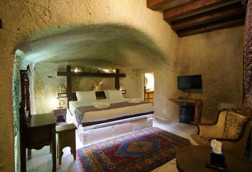سوئیت با بالکن, Shoestring Cave House