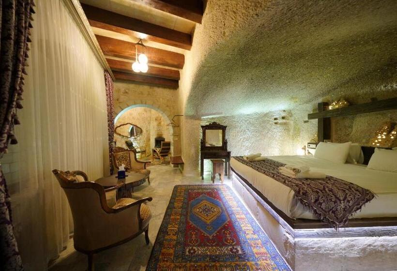 جناح مزوَّد بشرفة, Shoestring Cave House