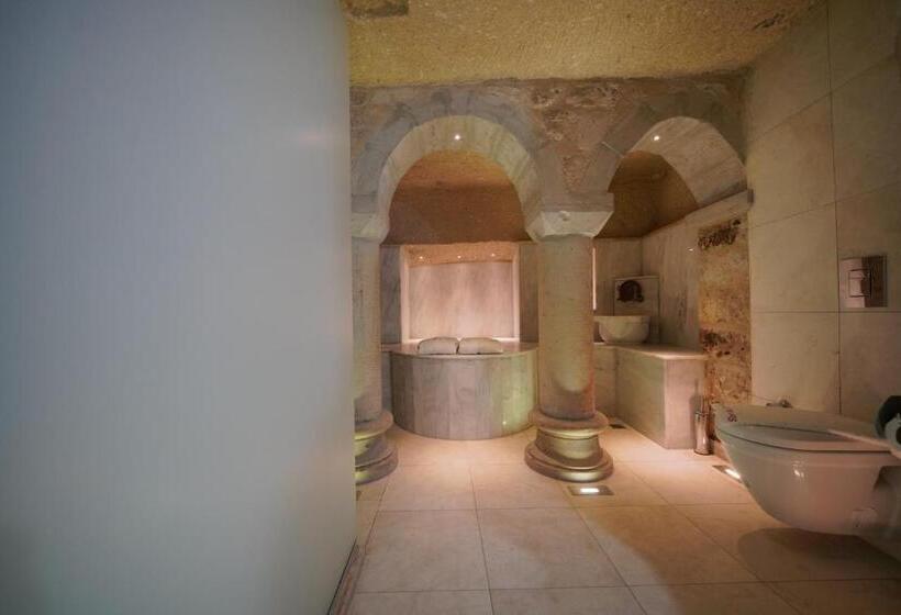 جناح إدارى, Shoestring Cave House