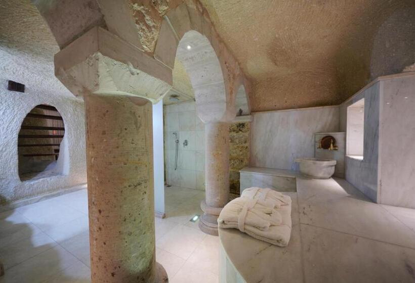 جناح إدارى, Shoestring Cave House