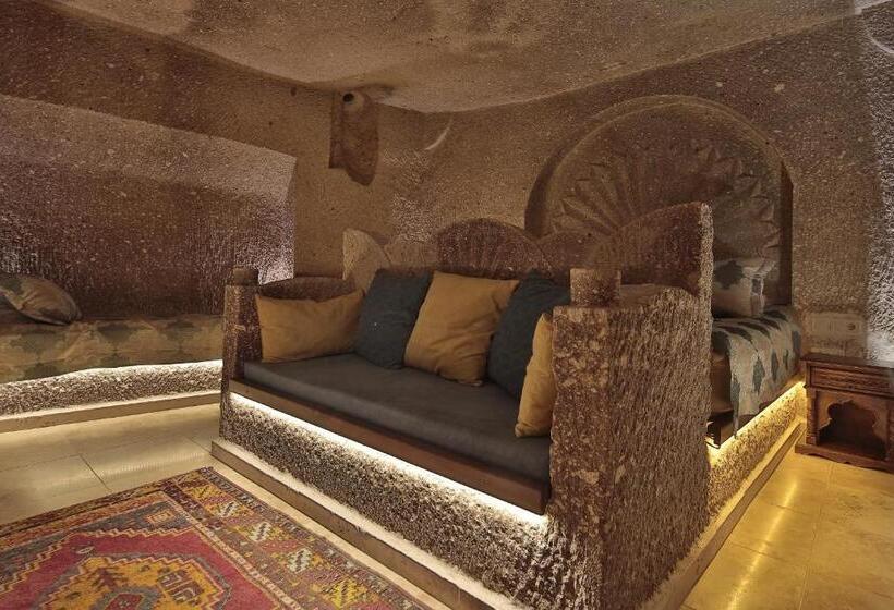 جناح سوبيريور, Shoestring Cave House