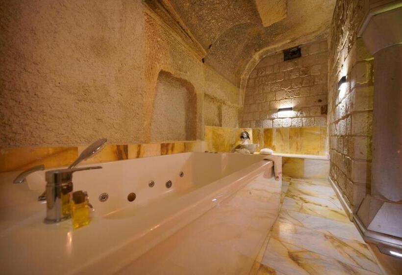 スイート, Shoestring Cave House