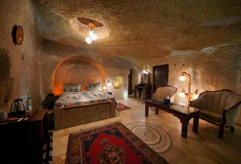 ジュニアスイート, Shoestring Cave House