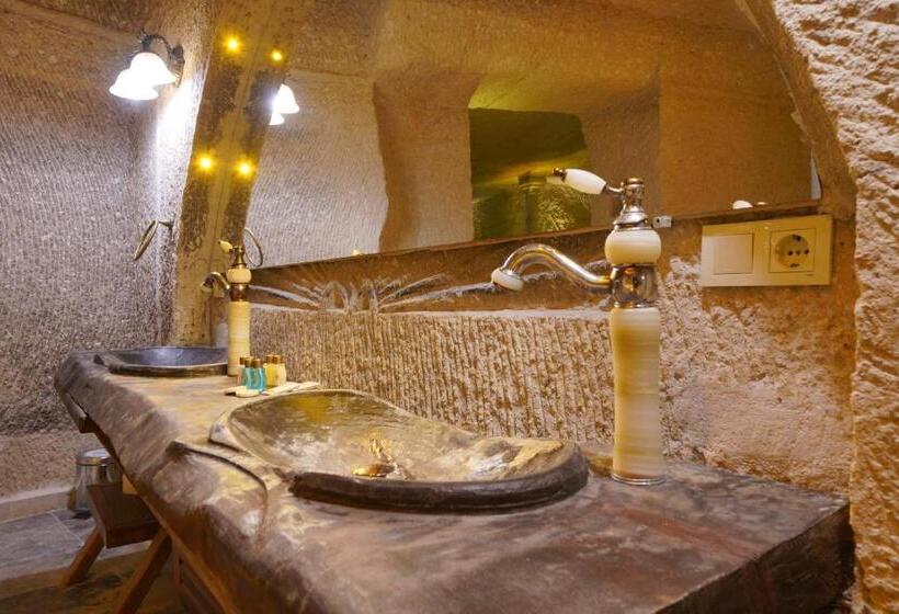 سوئیت پرزیدنت, Shoestring Cave House