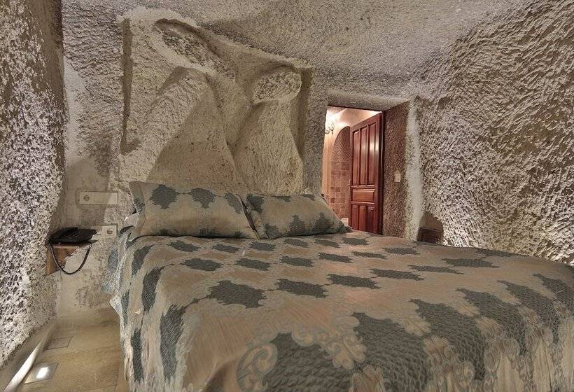 غرفة قياسية, Shoestring Cave House