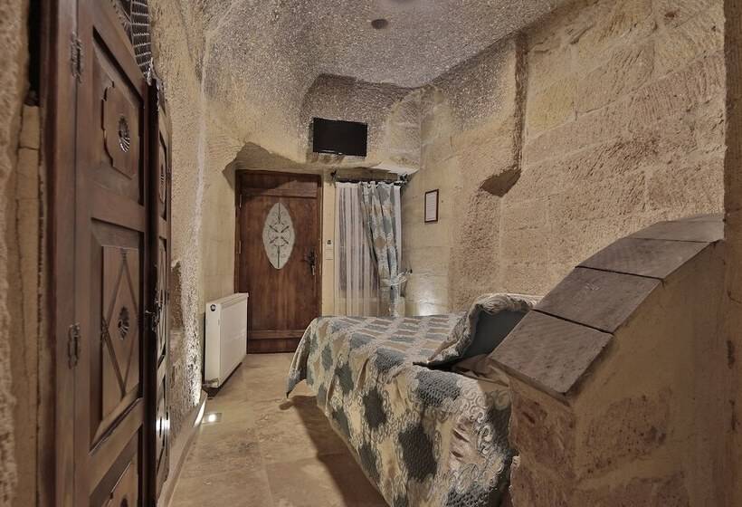 غرفة قياسية, Shoestring Cave House