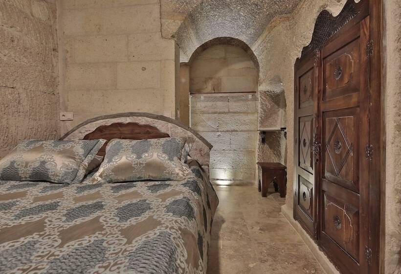 غرفة قياسية, Shoestring Cave House