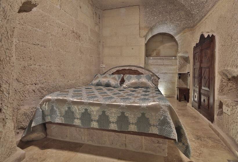 غرفة قياسية, Shoestring Cave House