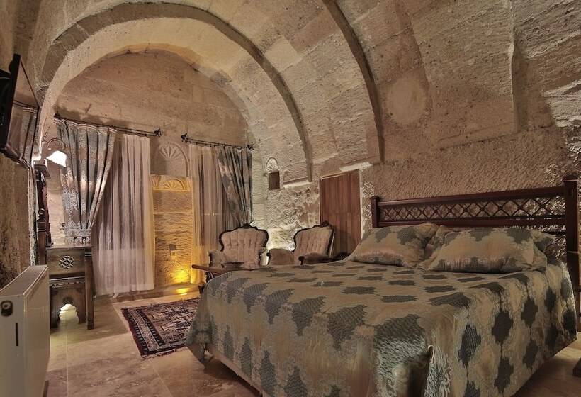 اتاق لوکس, Shoestring Cave House