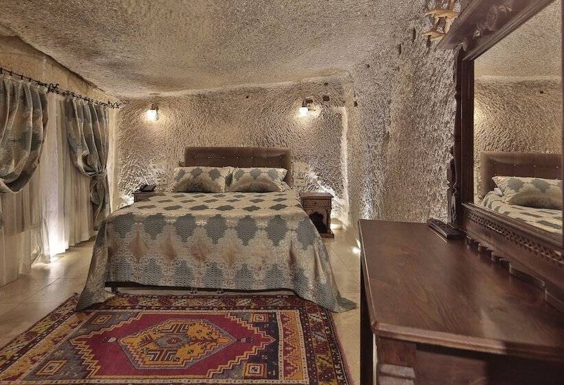Delüks Oda, Shoestring Cave House