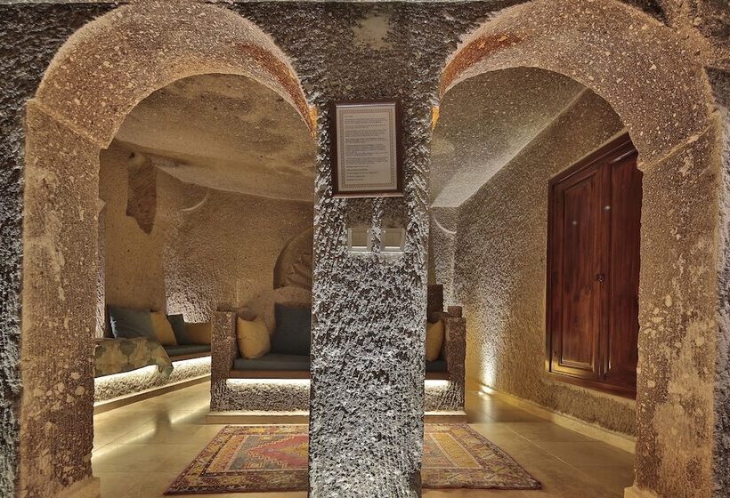 スイート, Shoestring Cave House