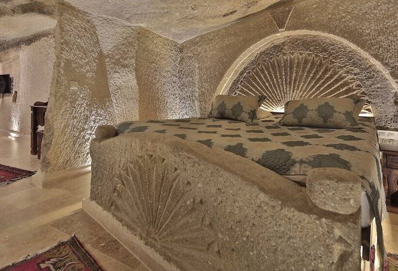 جناح, Shoestring Cave House