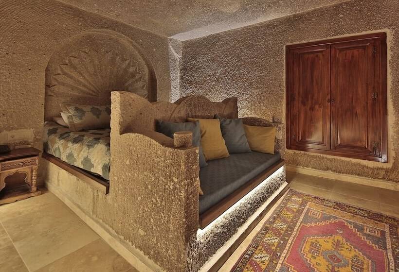 سوییت, Shoestring Cave House