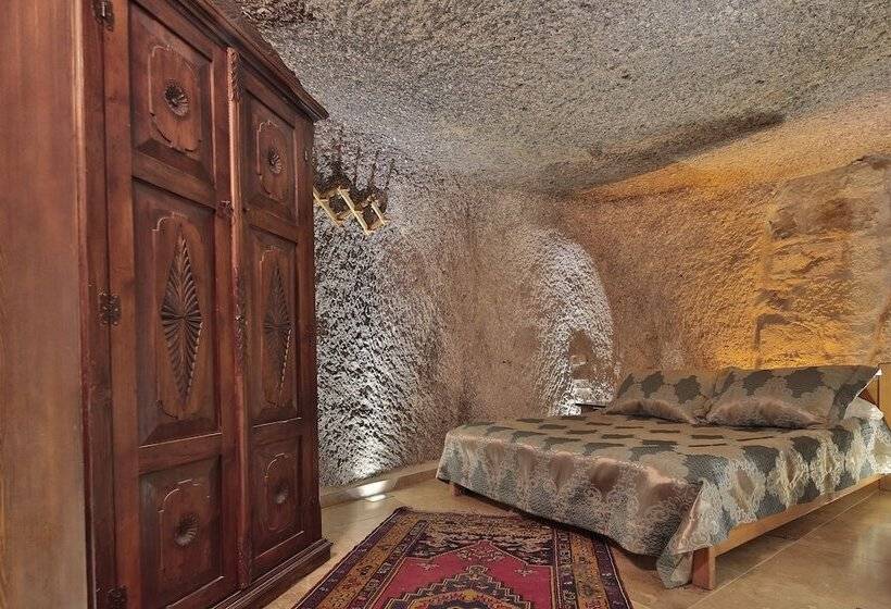 اتاق خانوادگی, Shoestring Cave House