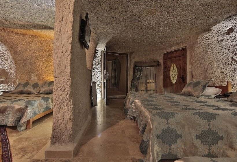 ファミリールーム, Shoestring Cave House