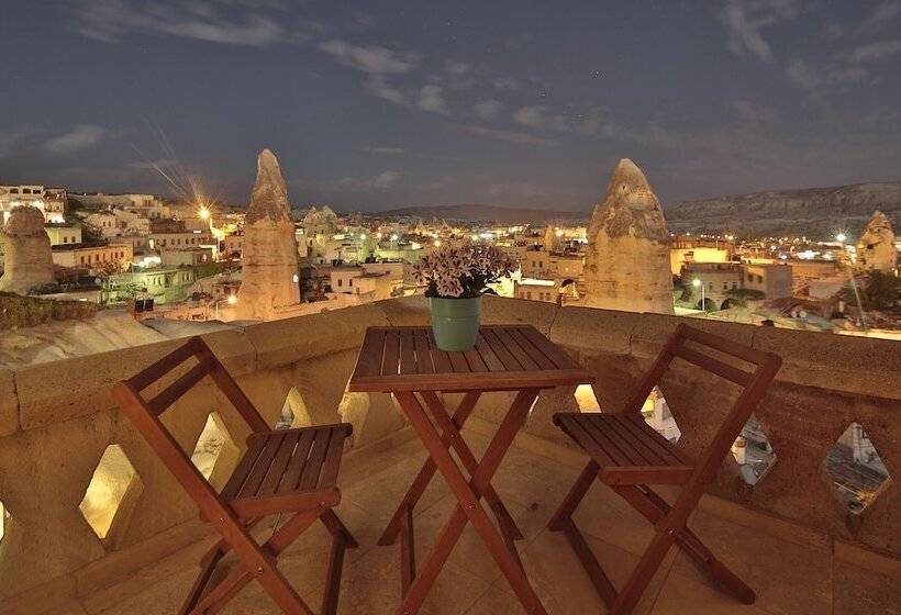 غرفة قياسية مزوَّدة بشُرفة, Shoestring Cave House