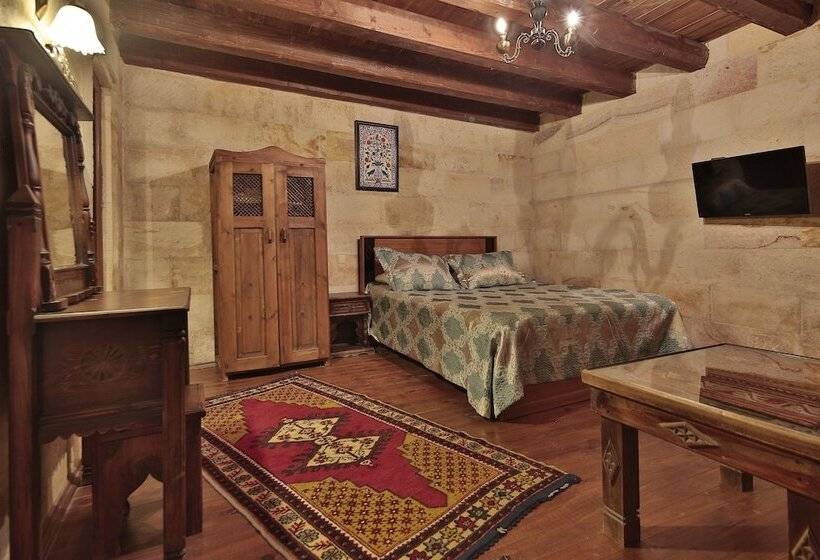 غرفة قياسية مزوَّدة بشُرفة, Shoestring Cave House