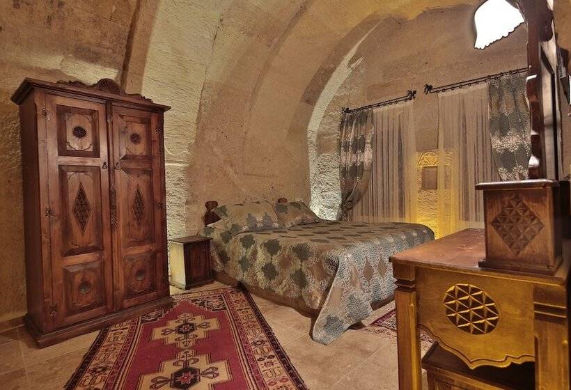 غرفة قياسية, Shoestring Cave House