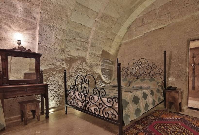 スタンダードルーム, Shoestring Cave House