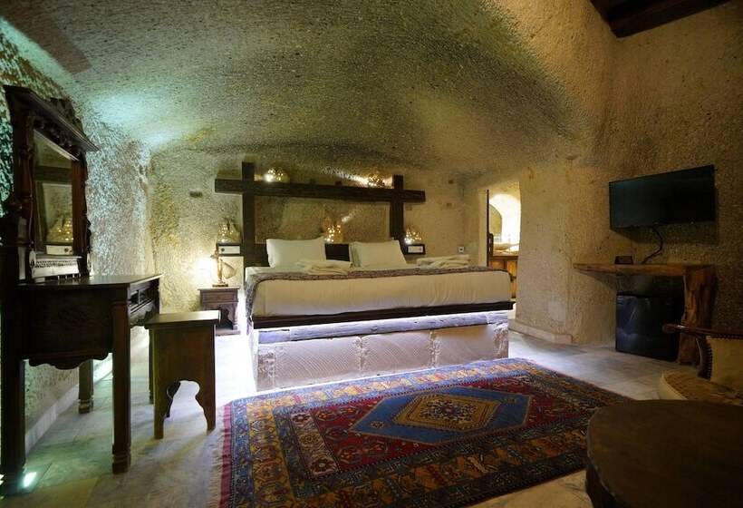 سوییت, Shoestring Cave House