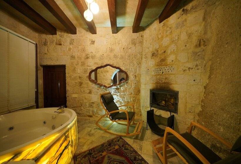 スイート, Shoestring Cave House