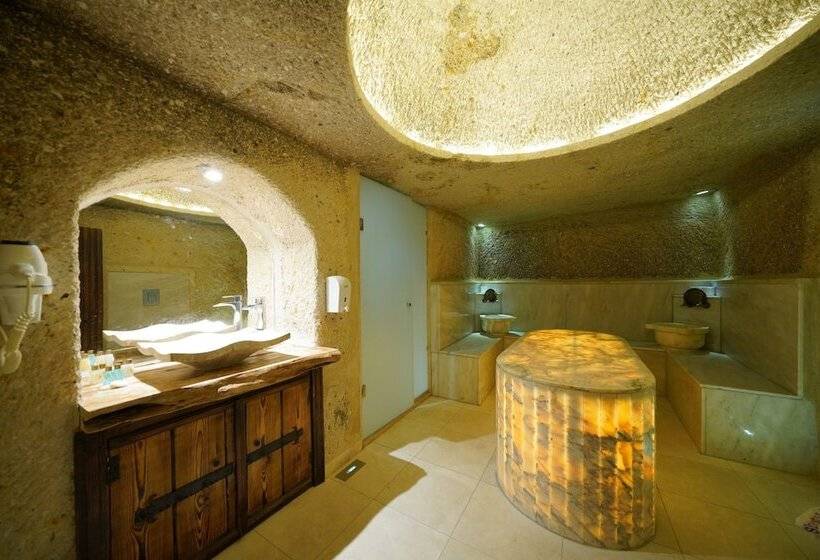 سوییت, Shoestring Cave House
