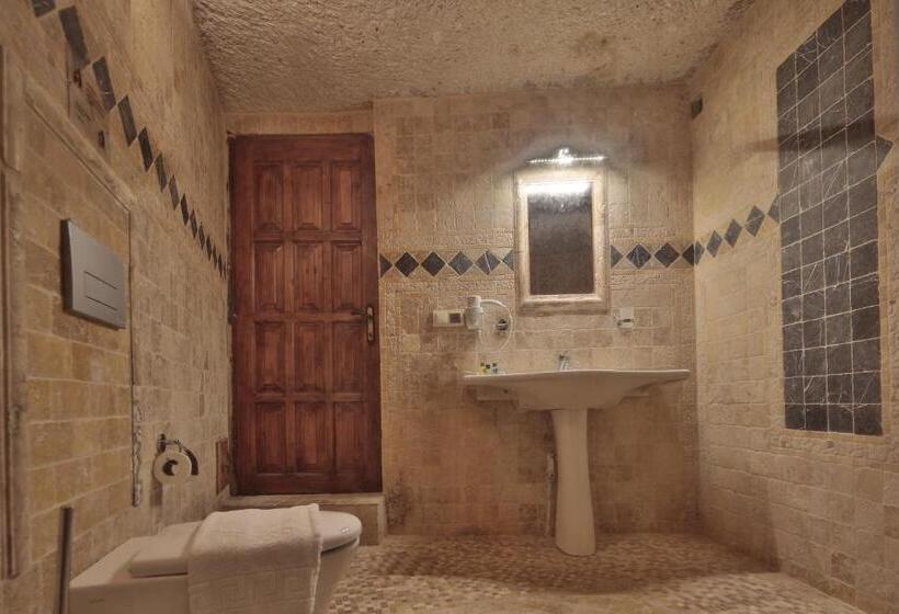 غرفة قياسية, Shoestring Cave House