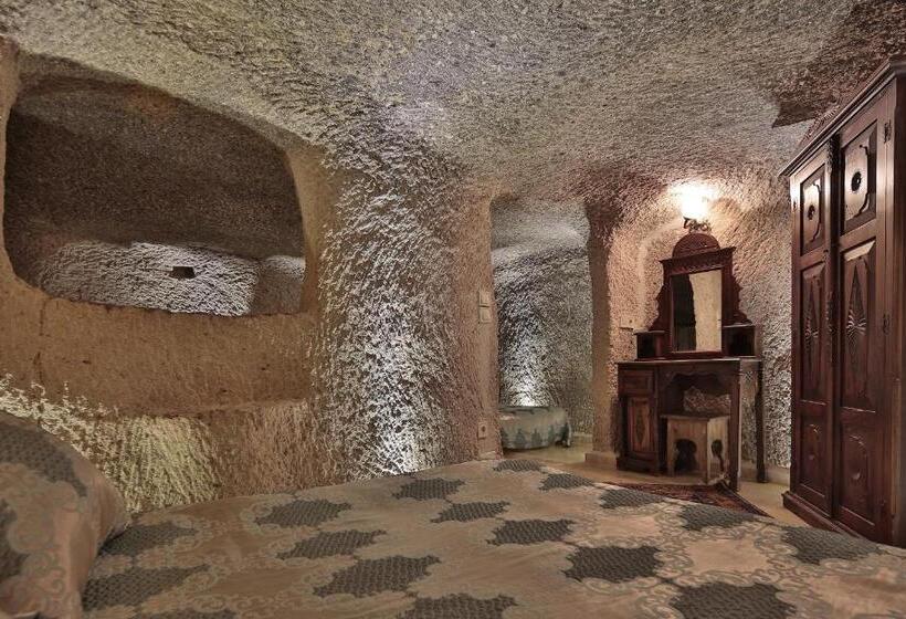 غرفة عائلية, Shoestring Cave House