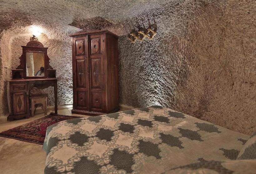 ファミリールーム, Shoestring Cave House