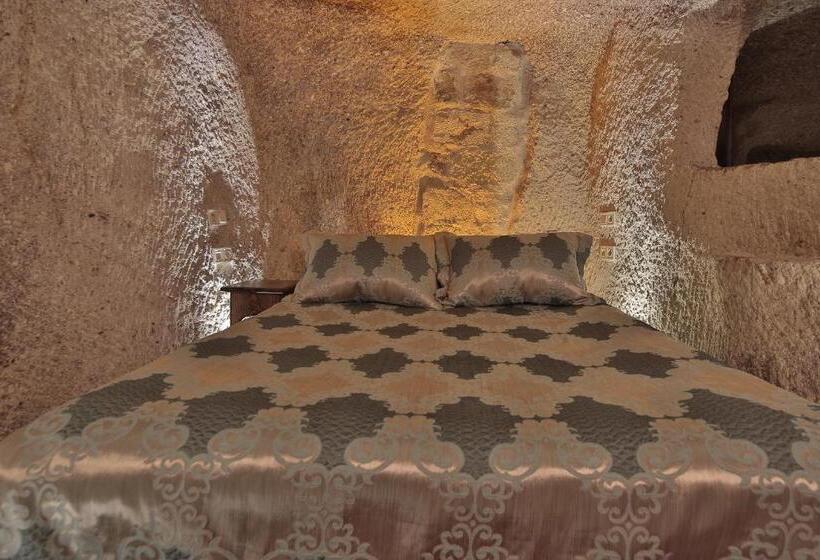 اتاق خانوادگی, Shoestring Cave House