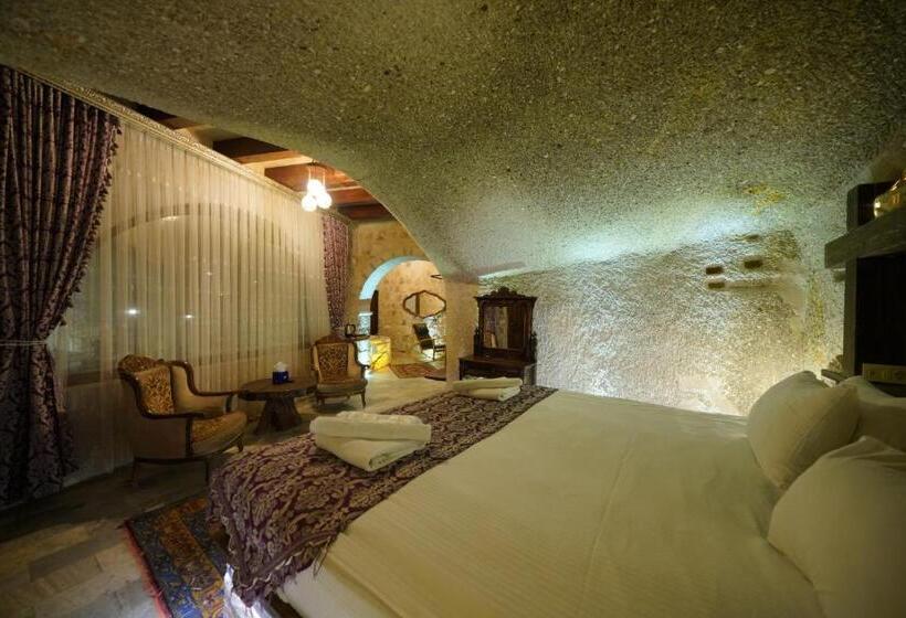 جناح مزوَّد بشرفة, Shoestring Cave House