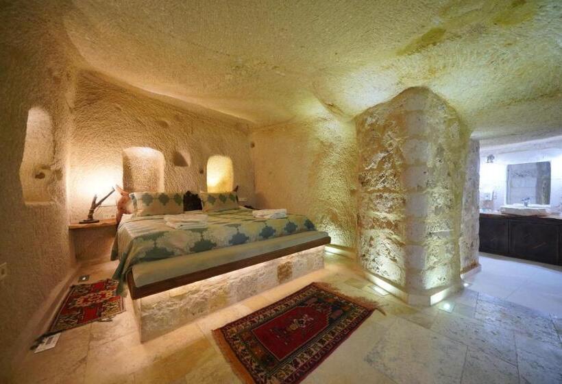 جناح إدارى, Shoestring Cave House