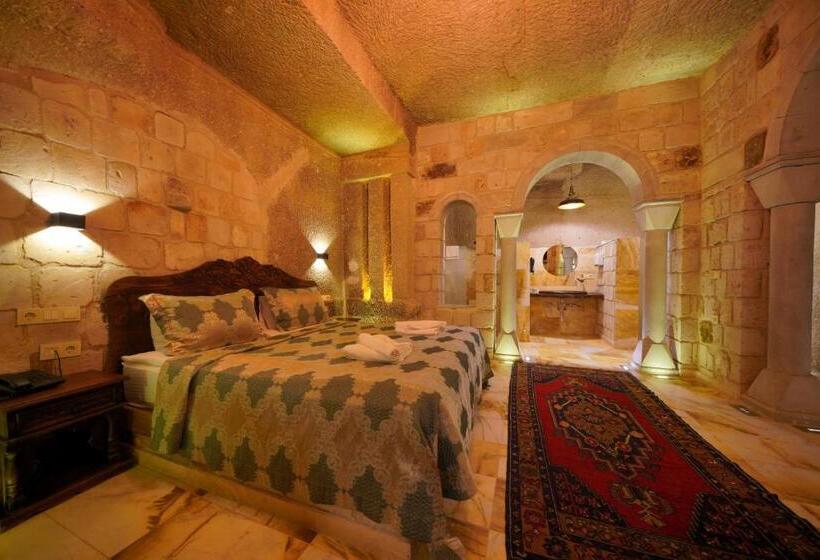 جناح, Shoestring Cave House
