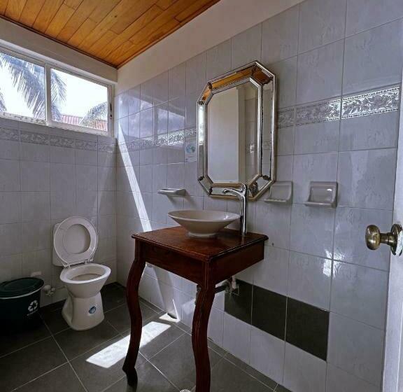 デラックスジュニアスイート, Sunset Paradise