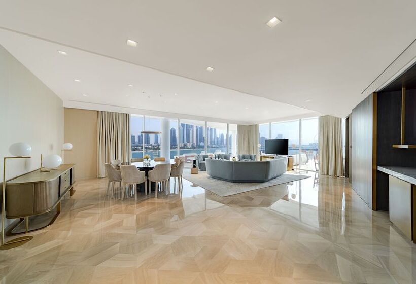 Апартаменты 3 Спальни, Five Palm Jumeirah Dubai