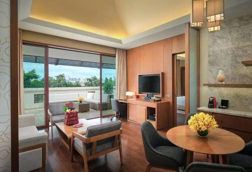 キングサイズベッドのスイートルーム, Hualuxe Hotels & Resorts Kunming, An Ihg