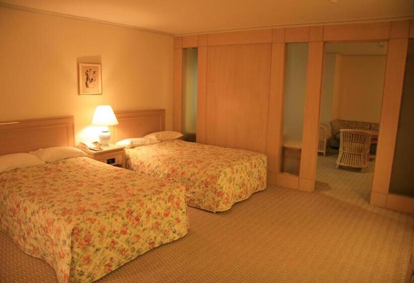 جناح جونيور, Kyu Karuizawa Hotel Otowa No Mori