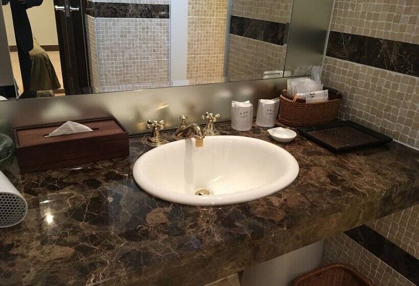 جناح ملكى, Kyu Karuizawa Hotel Otowa No Mori