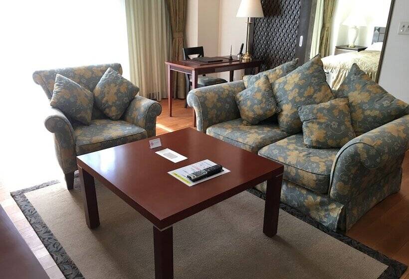 جناح ملكى, Kyu Karuizawa Hotel Otowa No Mori