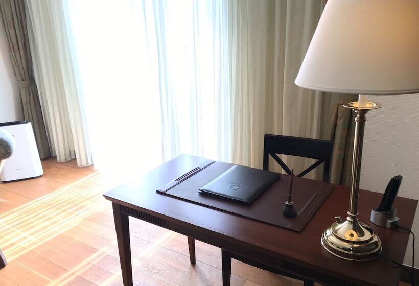 Королевский Люкс, Kyu Karuizawa Hotel Otowa No Mori