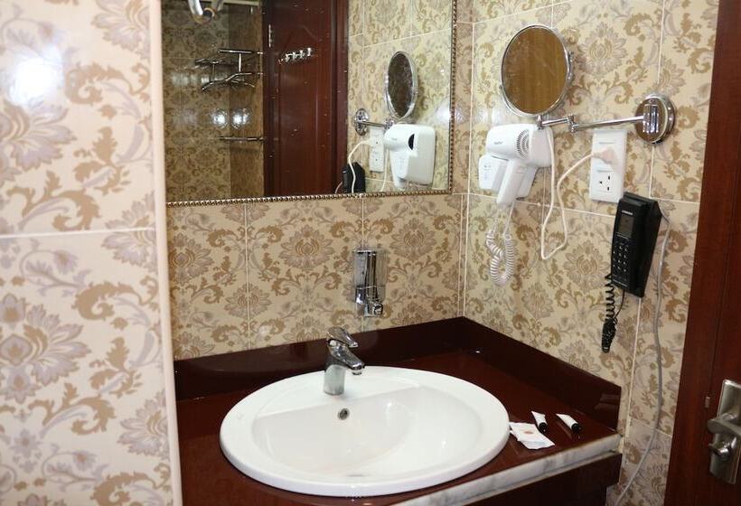 标准三人间, Mariana