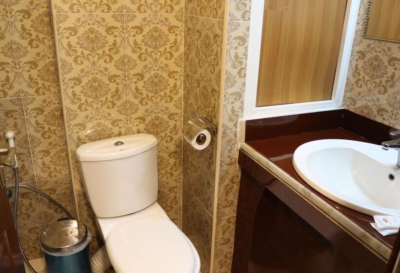 标准三人间, Mariana