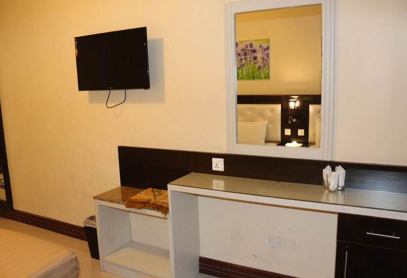 标准三人间, Mariana