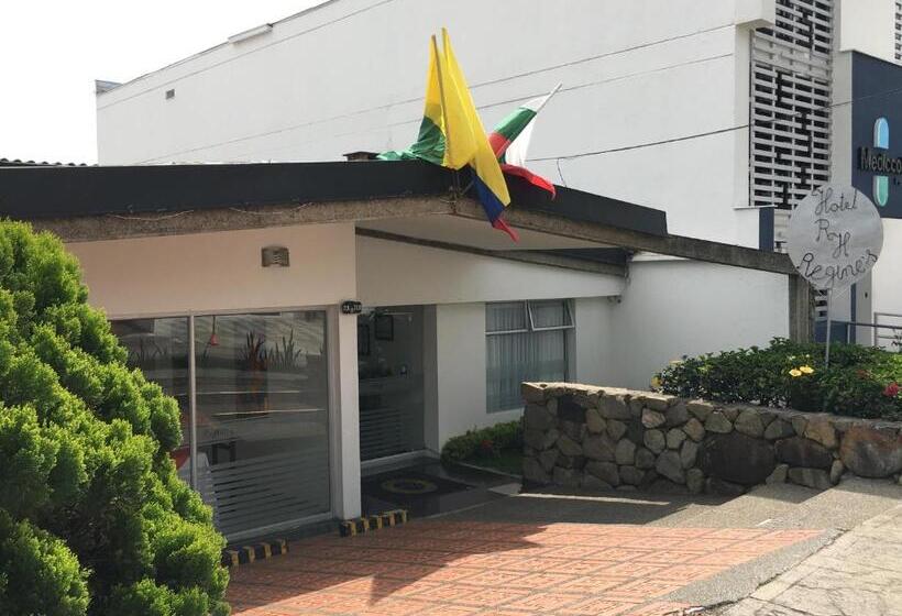 スタンダードトリプルルーム, Regine S Manizales