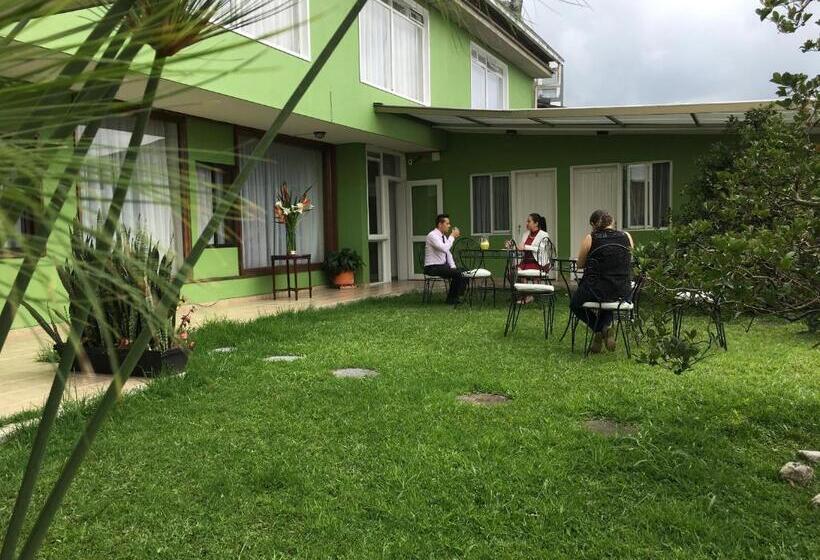 スタンダード4人部屋, Regine S Manizales