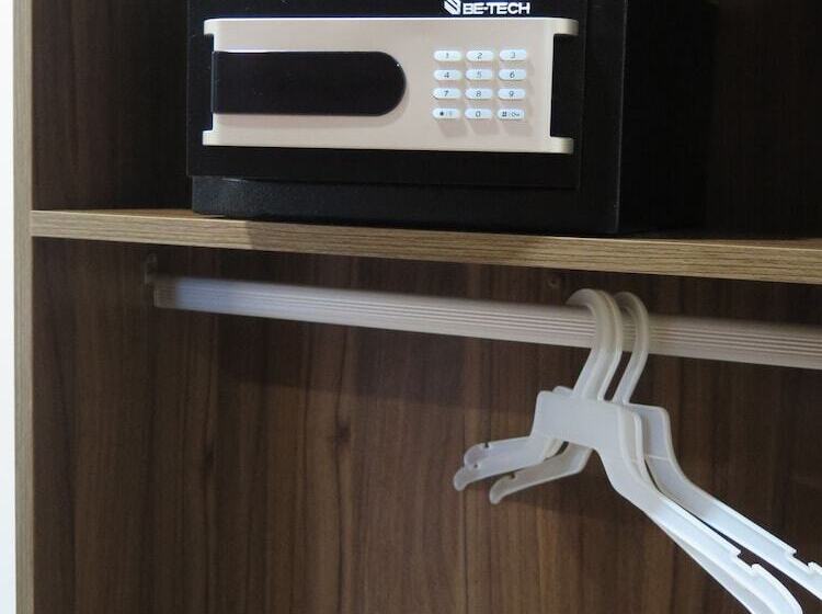 اتاق لوکس سه تخته, S Hotel & Residences