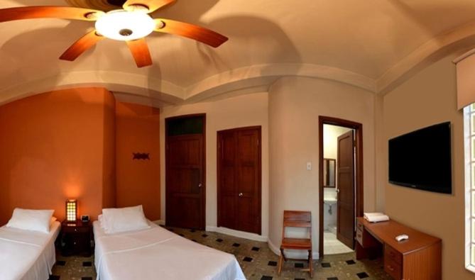 3 Kişilik Temel Oda, Savoy