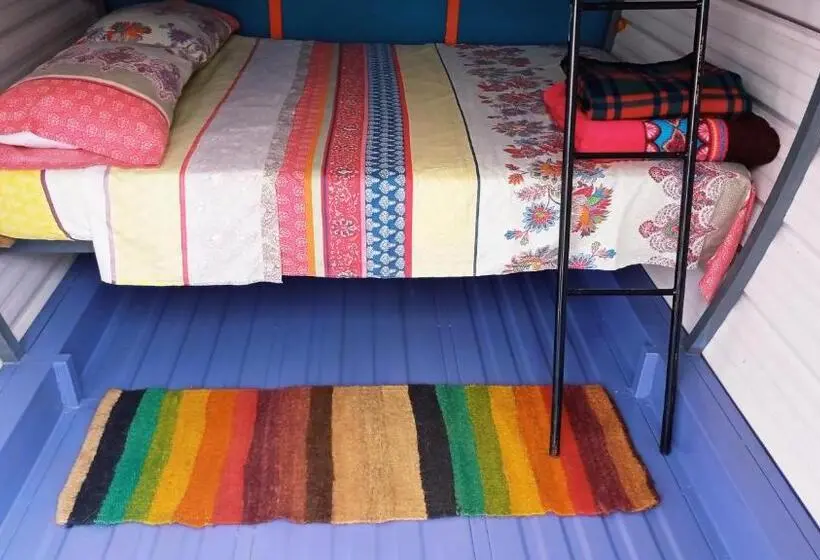 Standard Kolmen Hengen Huone Allasnäkymä, La Pacha Hostel